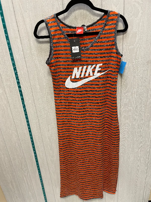 Discount Mania Athletic Dress By Nike Apparel In Striped Pattern, Size: M